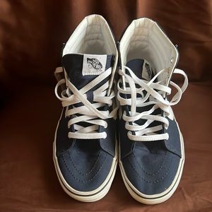 Gently worn Navy Blue Vans, Unisex.Men size 8, Women 9.5